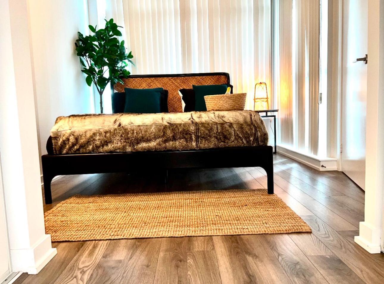 Spectacular Downtown With A View Apartment