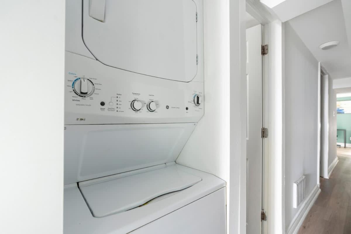 Private 2 Storey With 3br-2ba By Queen West Holiday home