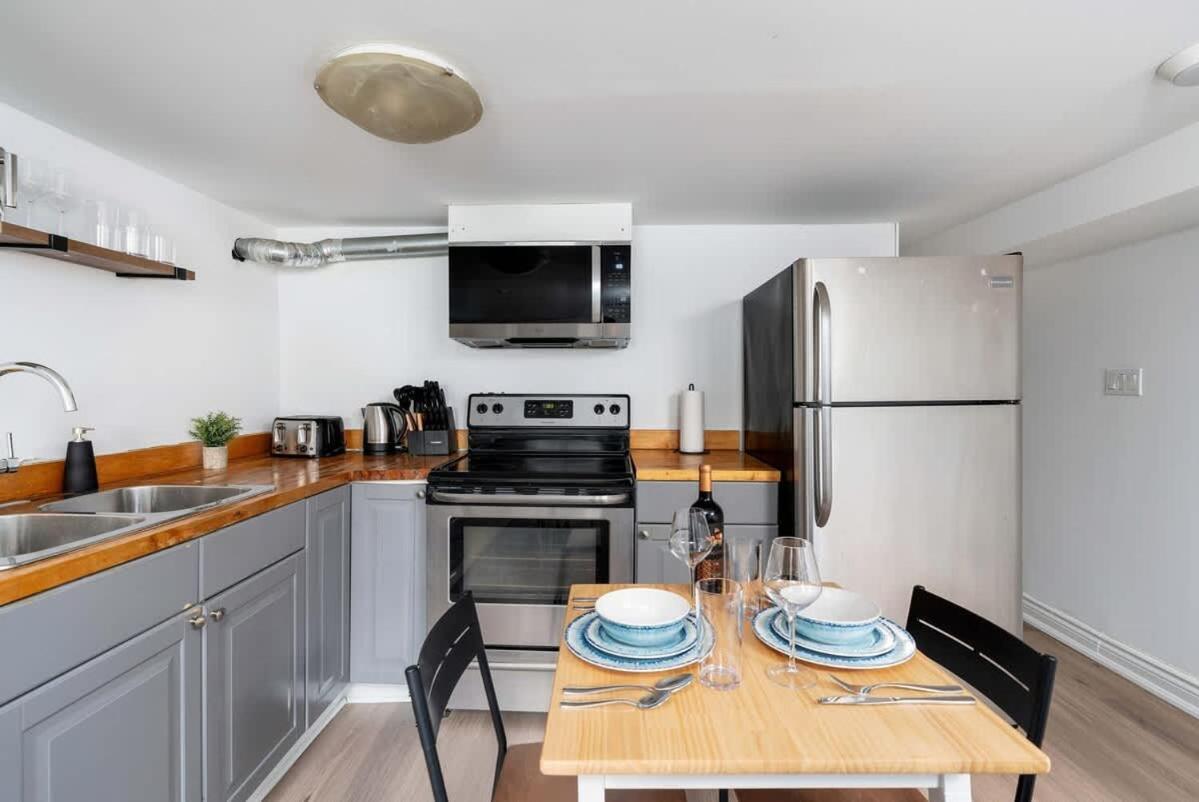 Holiday home Private 2 Storey With 3br-2ba By Queen West Toronto