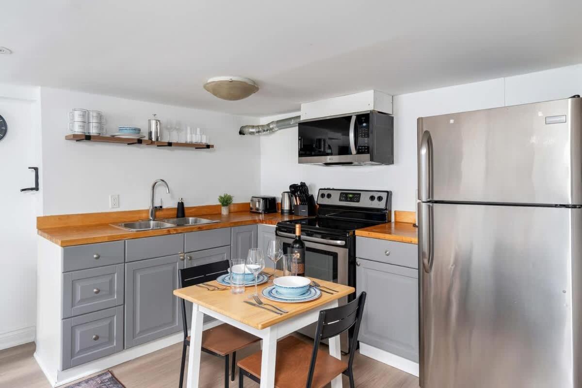 Private 2 Storey With 3br-2ba By Queen West Holiday home