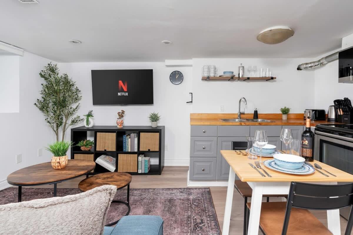 Private 2 Storey With 3br-2ba By Queen West Holiday home