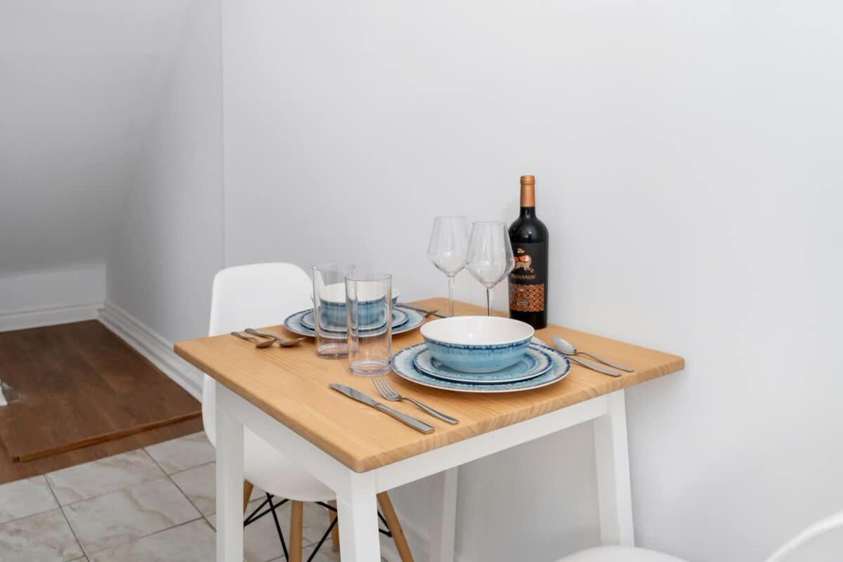 Private 2 Storey With 3br-2ba By Queen West Holiday home