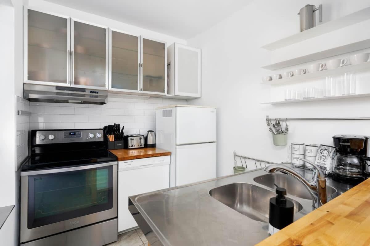 Holiday home Private 2 Storey With 3br-2ba By Queen West *