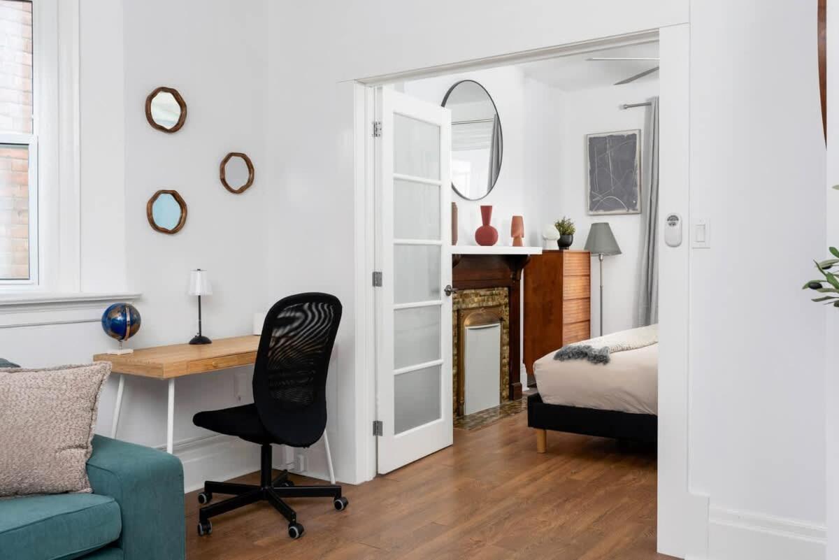 Private 2 Storey With 3br-2ba By Queen West Toronto