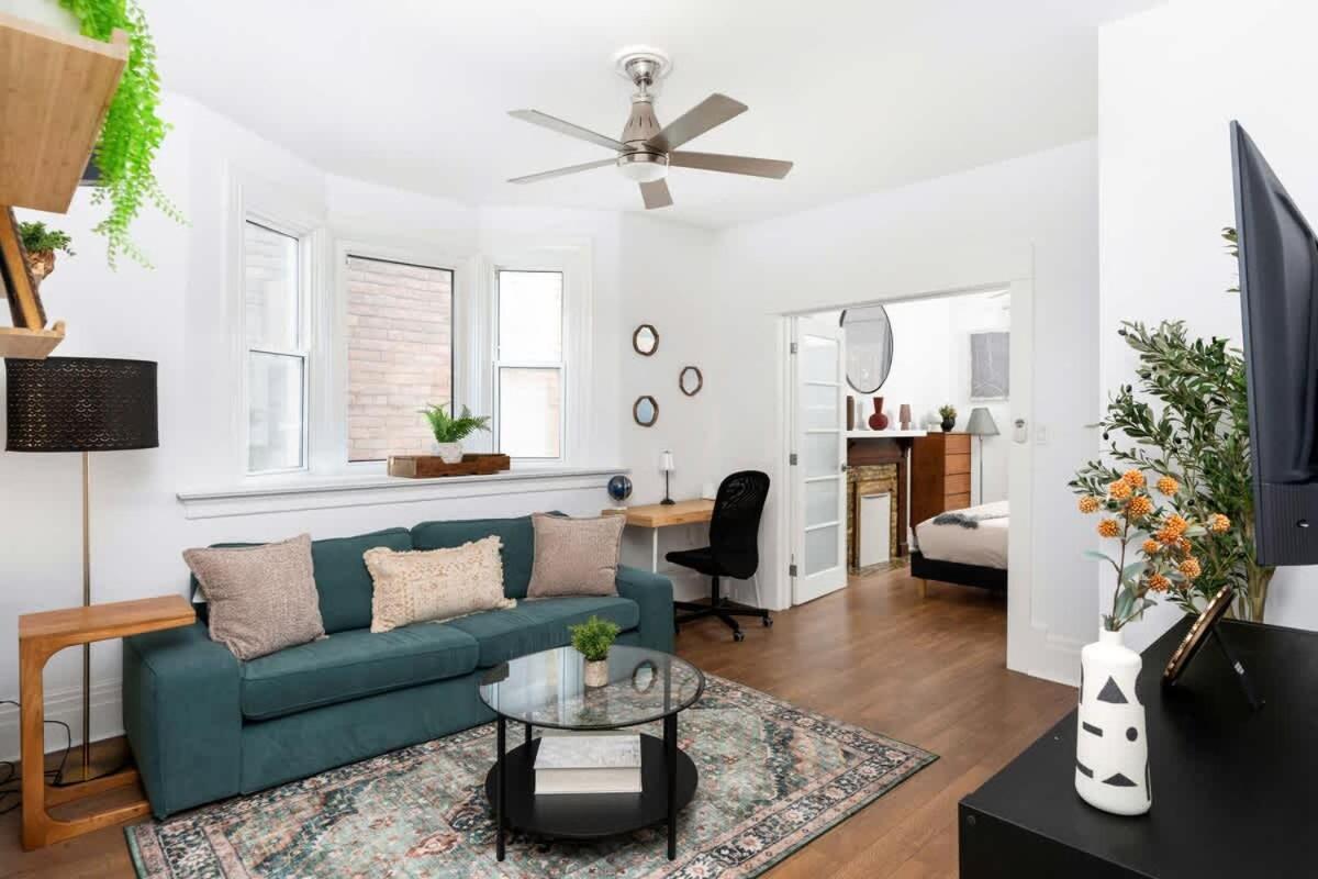 Private 2 Storey With 3br-2ba By Queen West
