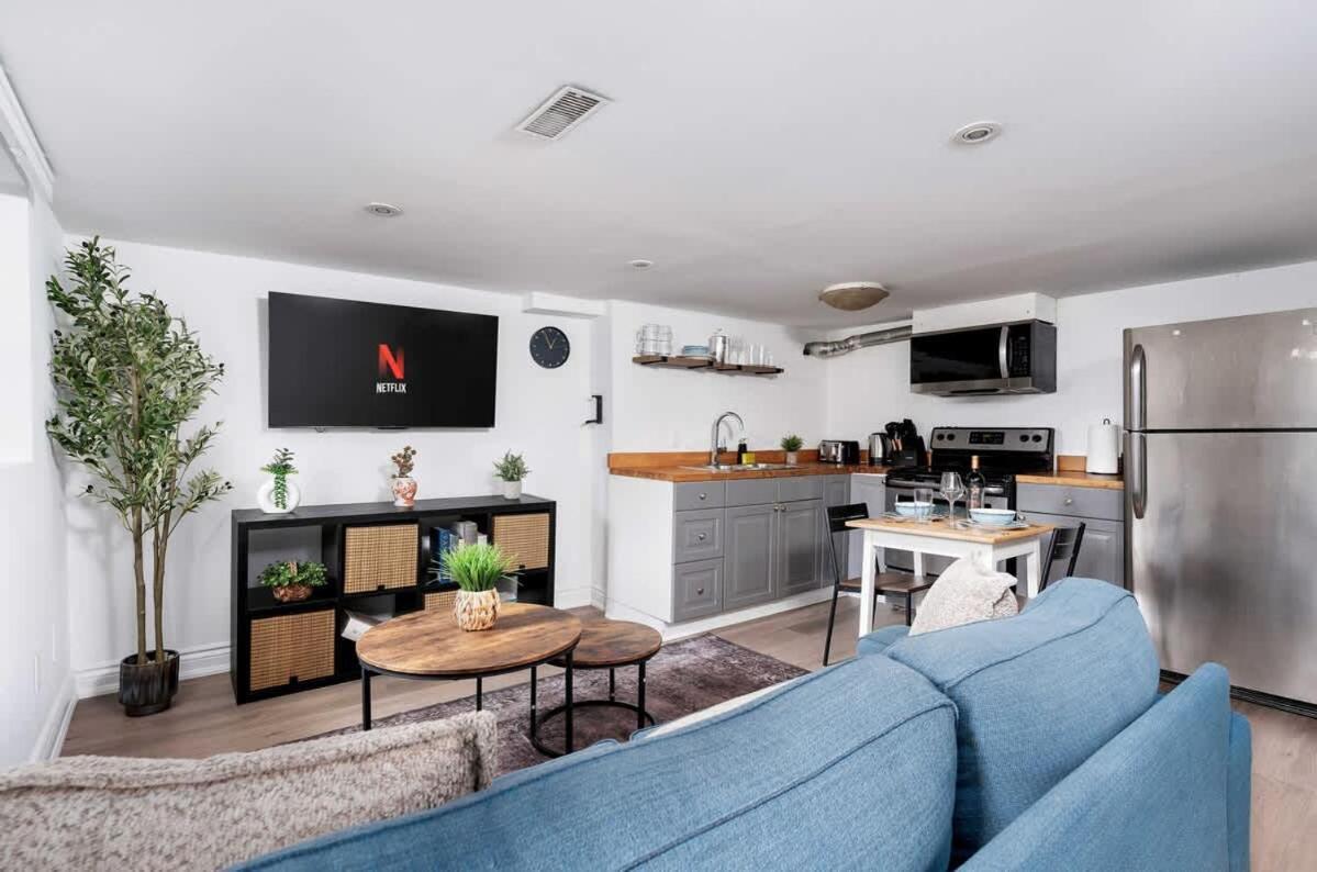 Private 2 Storey With 3br-2ba By Queen West *