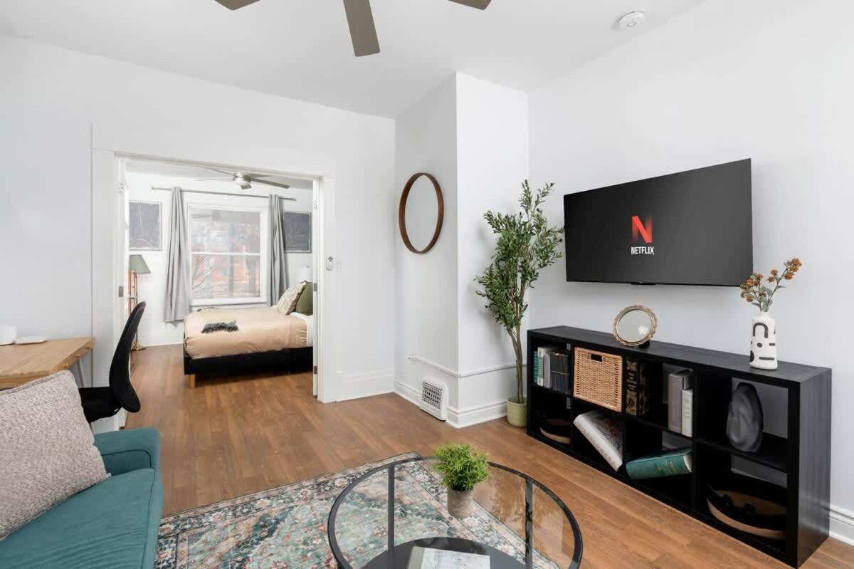 Private 2 Storey With 3br-2ba By Queen West * Toronto