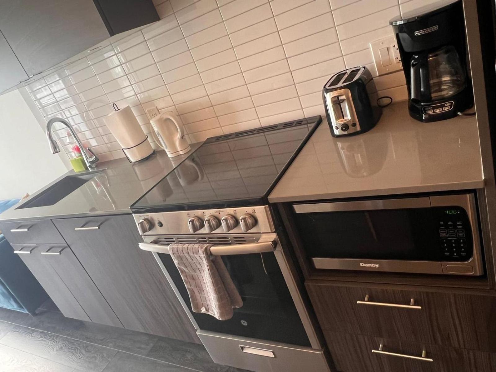 Apartment Cozy 2 Bedroom By Eaton Centre Mall Toronto