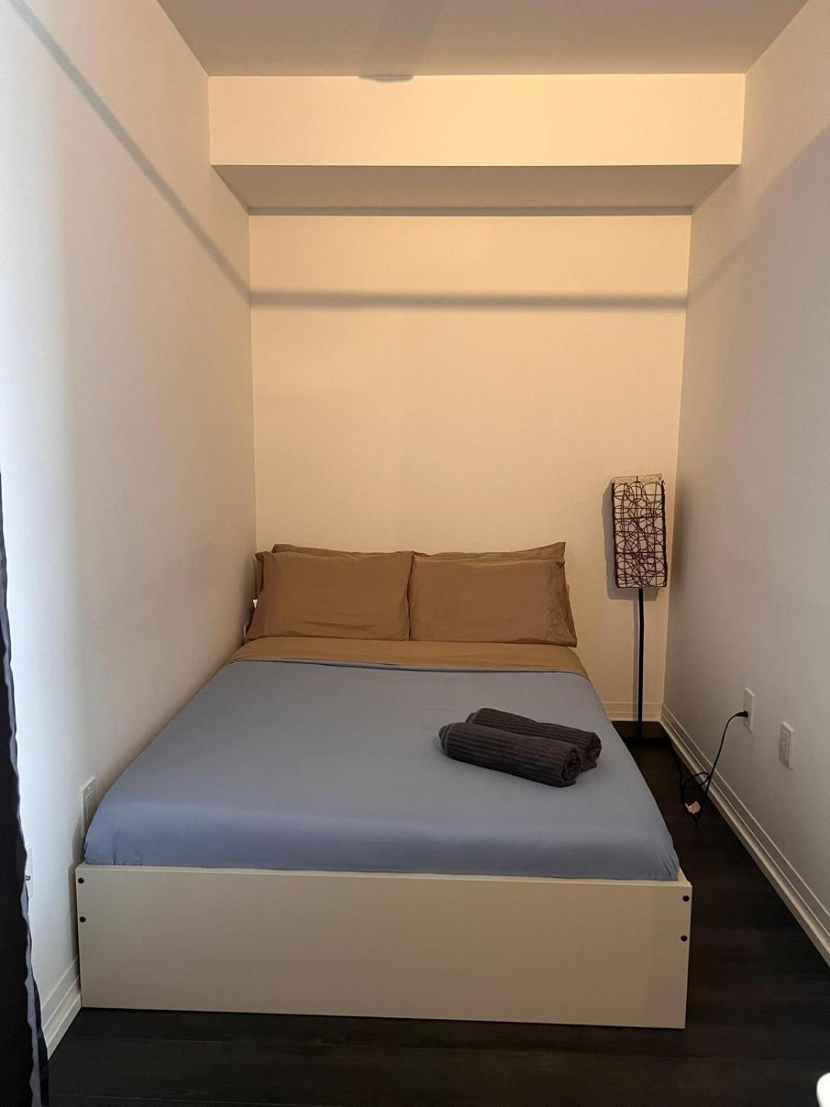 Cozy 2 Bedroom By Eaton Centre Mall Apartment
