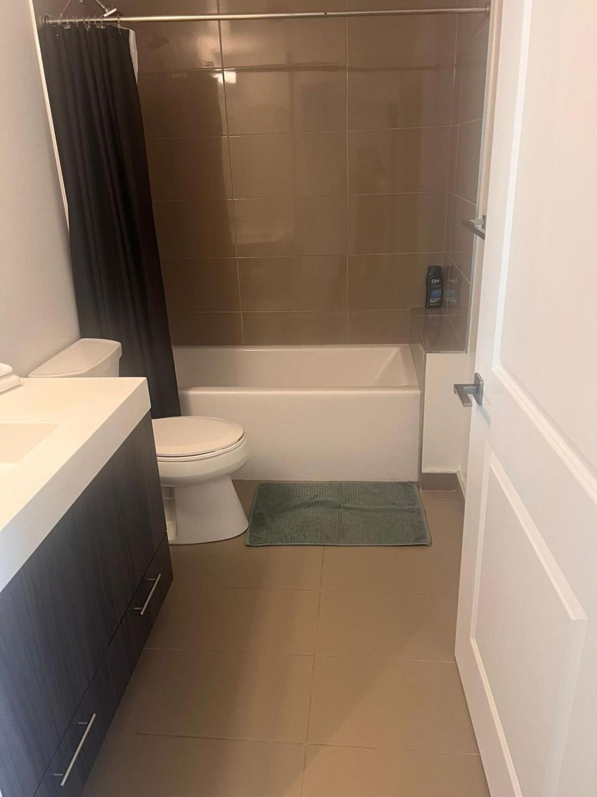 Cozy 2 Bedroom By Eaton Centre Mall *