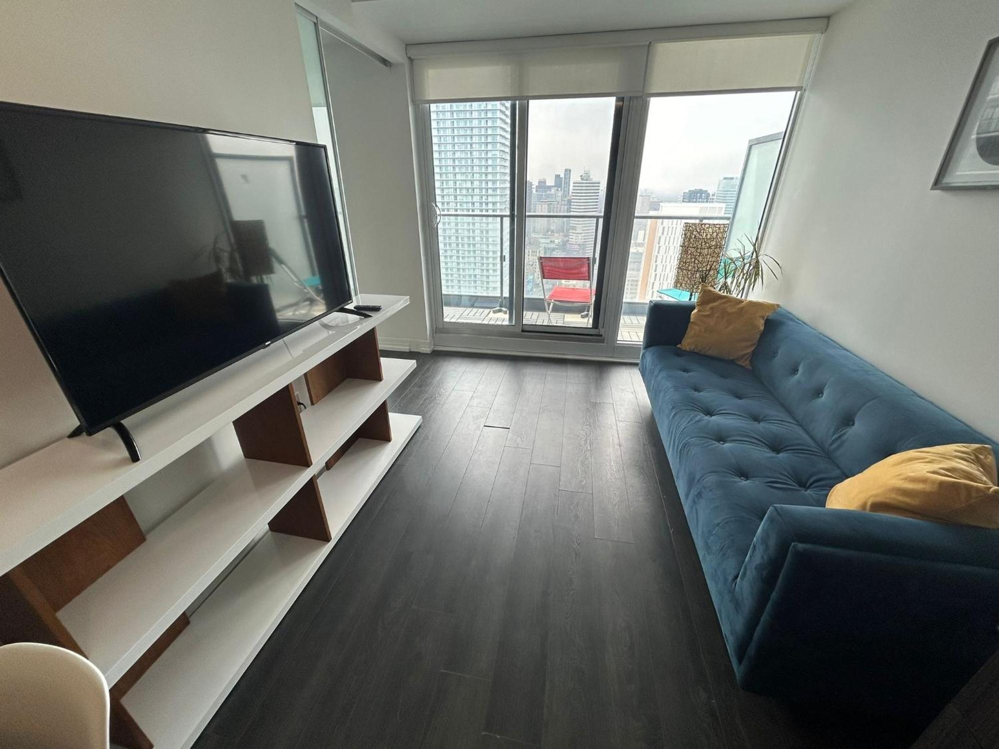 Cozy 2 Bedroom By Eaton Centre Mall