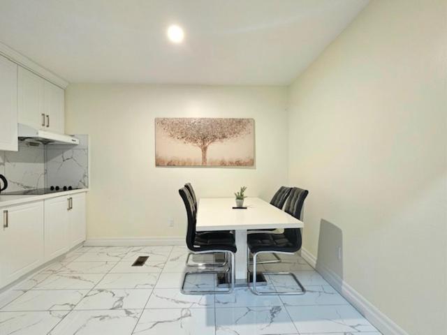 Apartment Trinity Bellwood Downtown Toronto