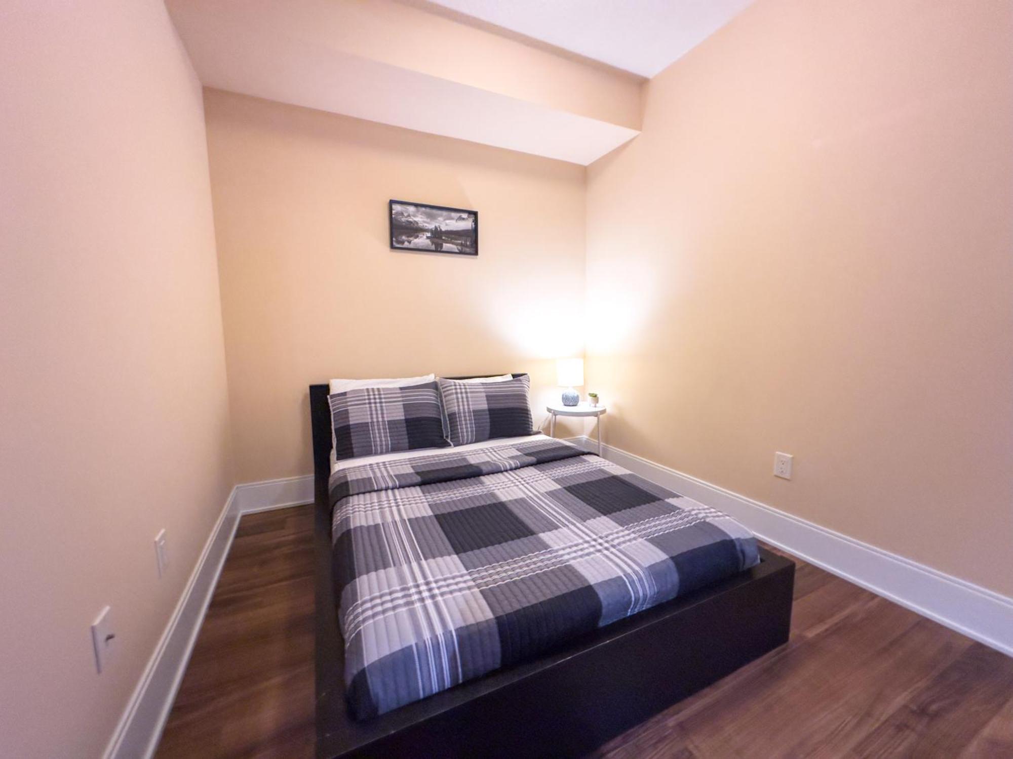 Lakeview 2 Beds Cn Tower Free Parking Apartment Toronto