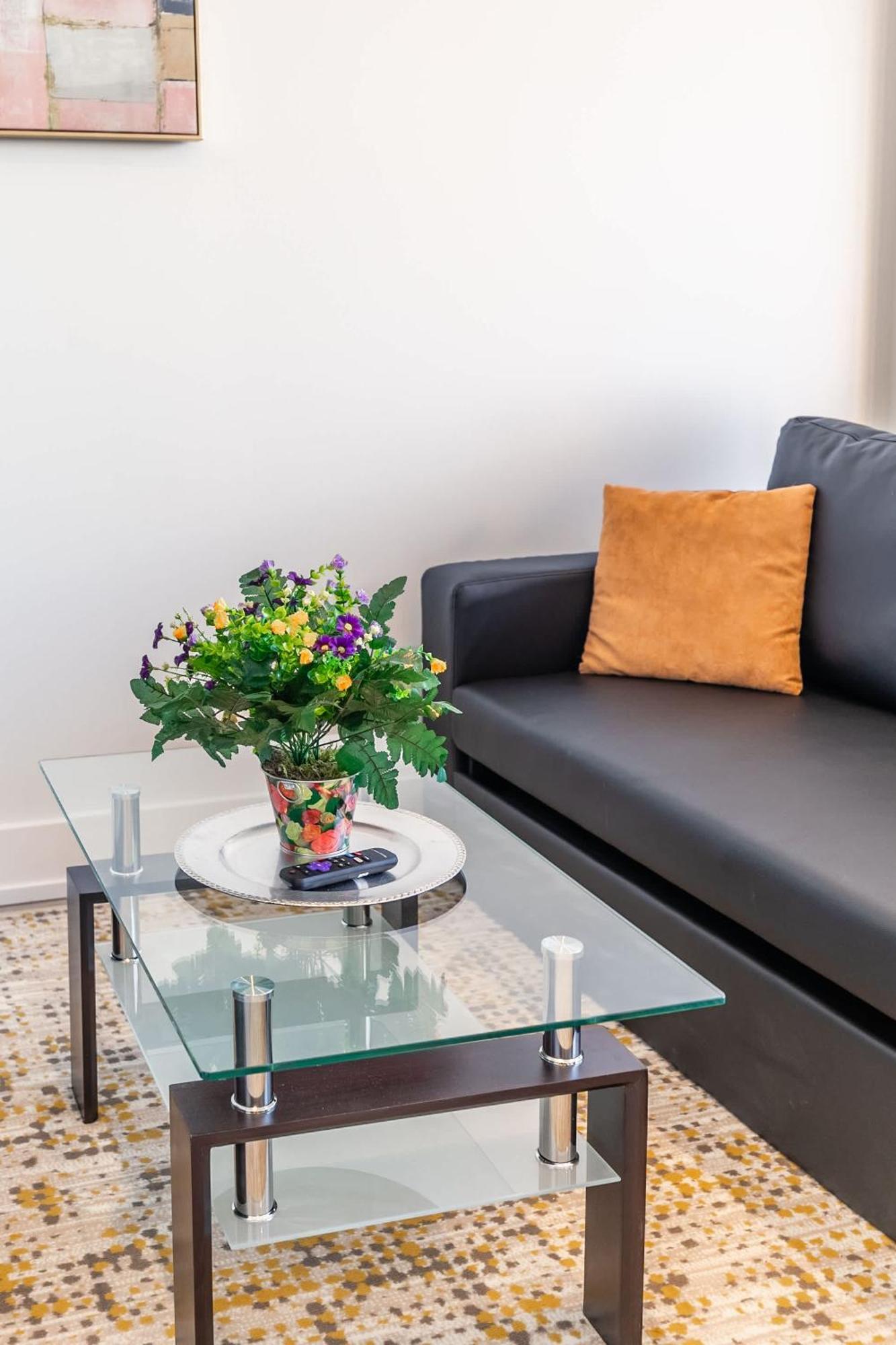 Modern 3br Steps From High Park *