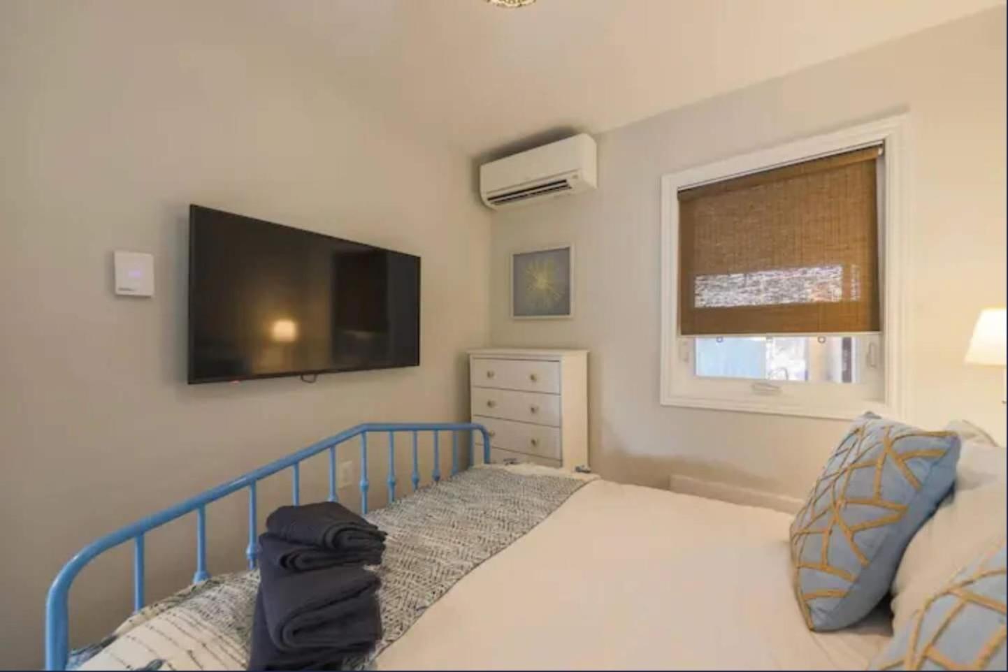 Hotel Casa Queen East - Modern 2br In Leslieville *