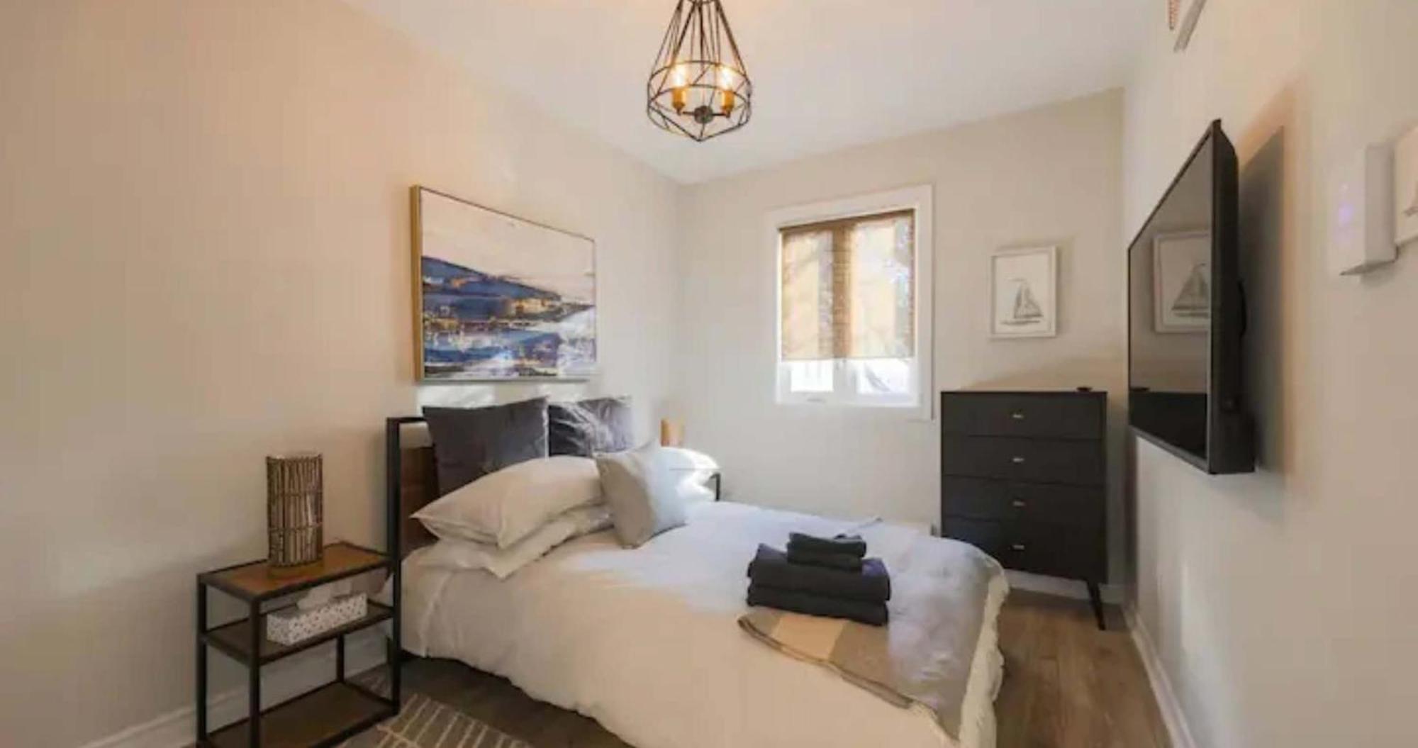 Casa Queen East - Modern 2br In Leslieville Hotel *