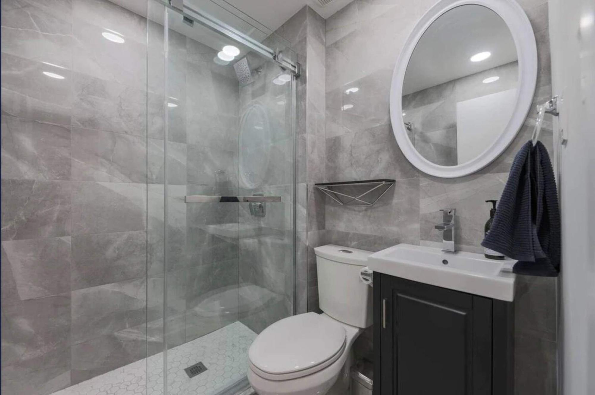 Casa Queen East - Modern 2br In Leslieville Hotel Toronto