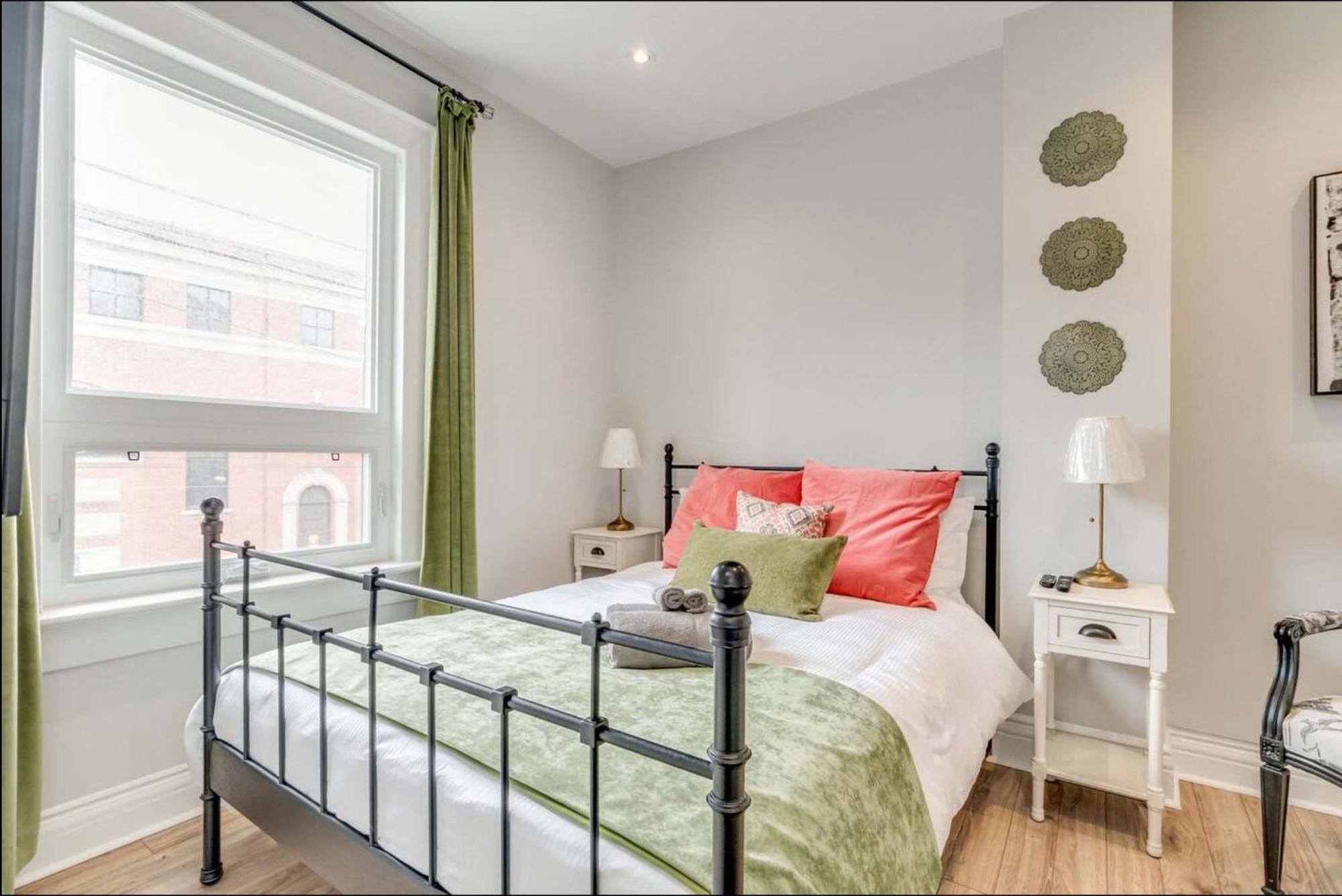Casa Queen - Unique 2br In Leslieville * Toronto