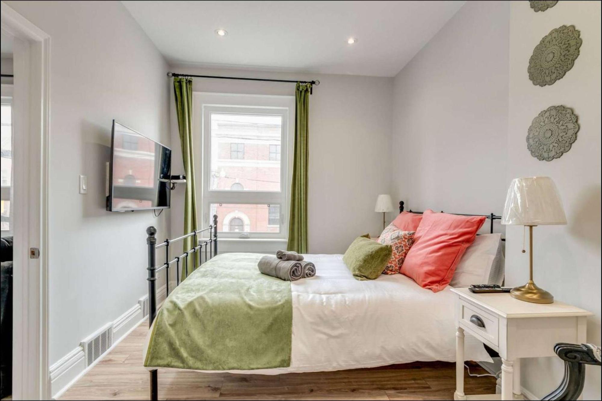 Casa Queen - Unique 2br In Leslieville Hotel *