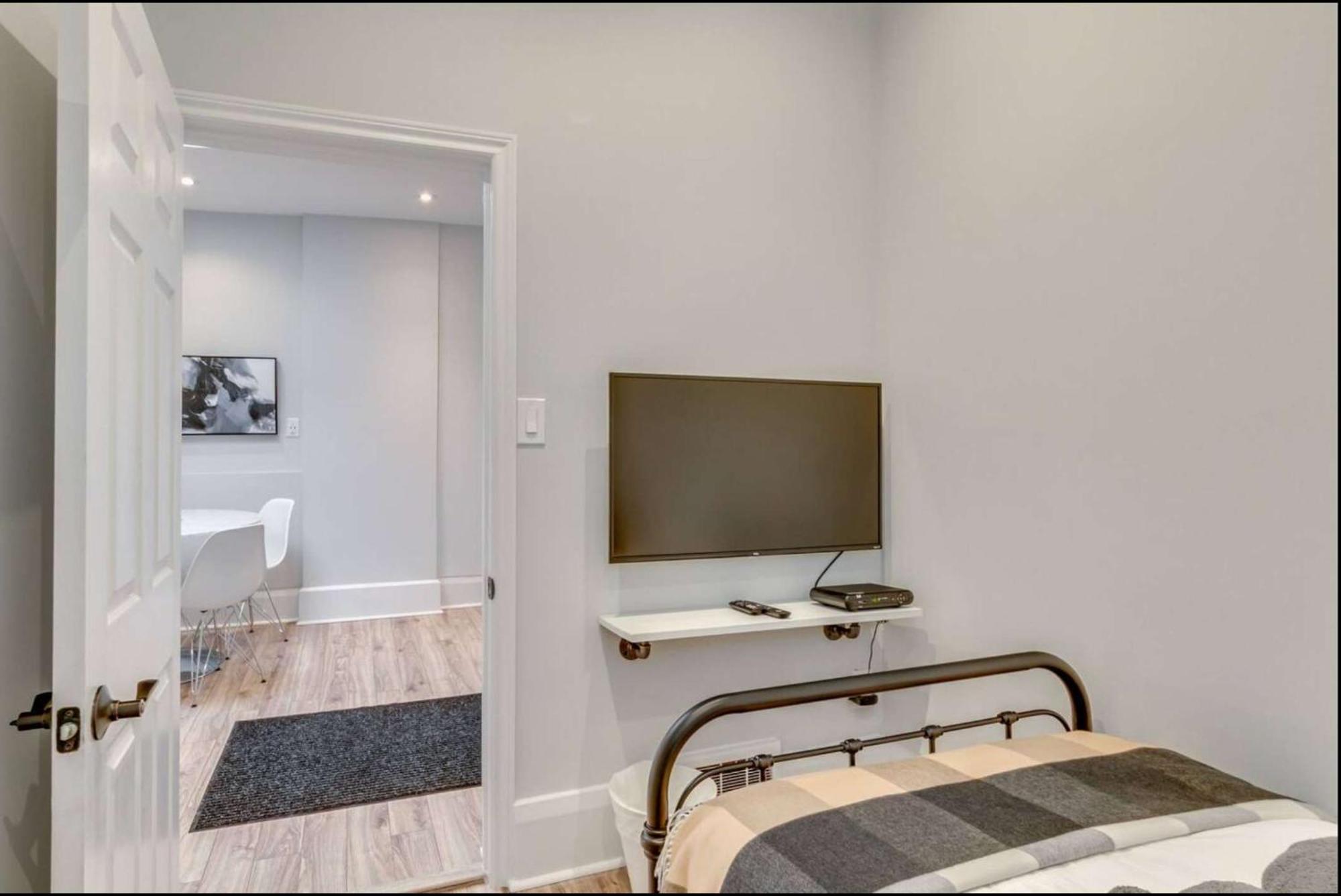 Casa Queen - Unique 2br In Leslieville Toronto