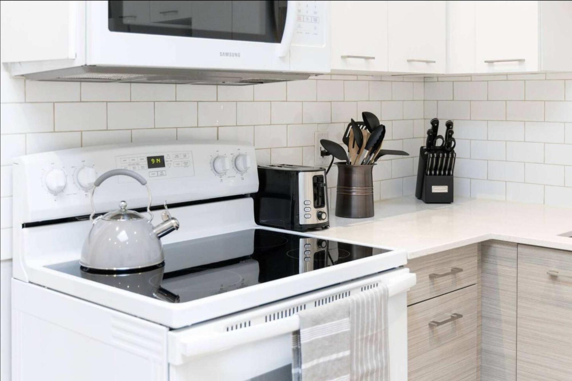 Casa Queen - Unique 2br In Leslieville Hotel Toronto