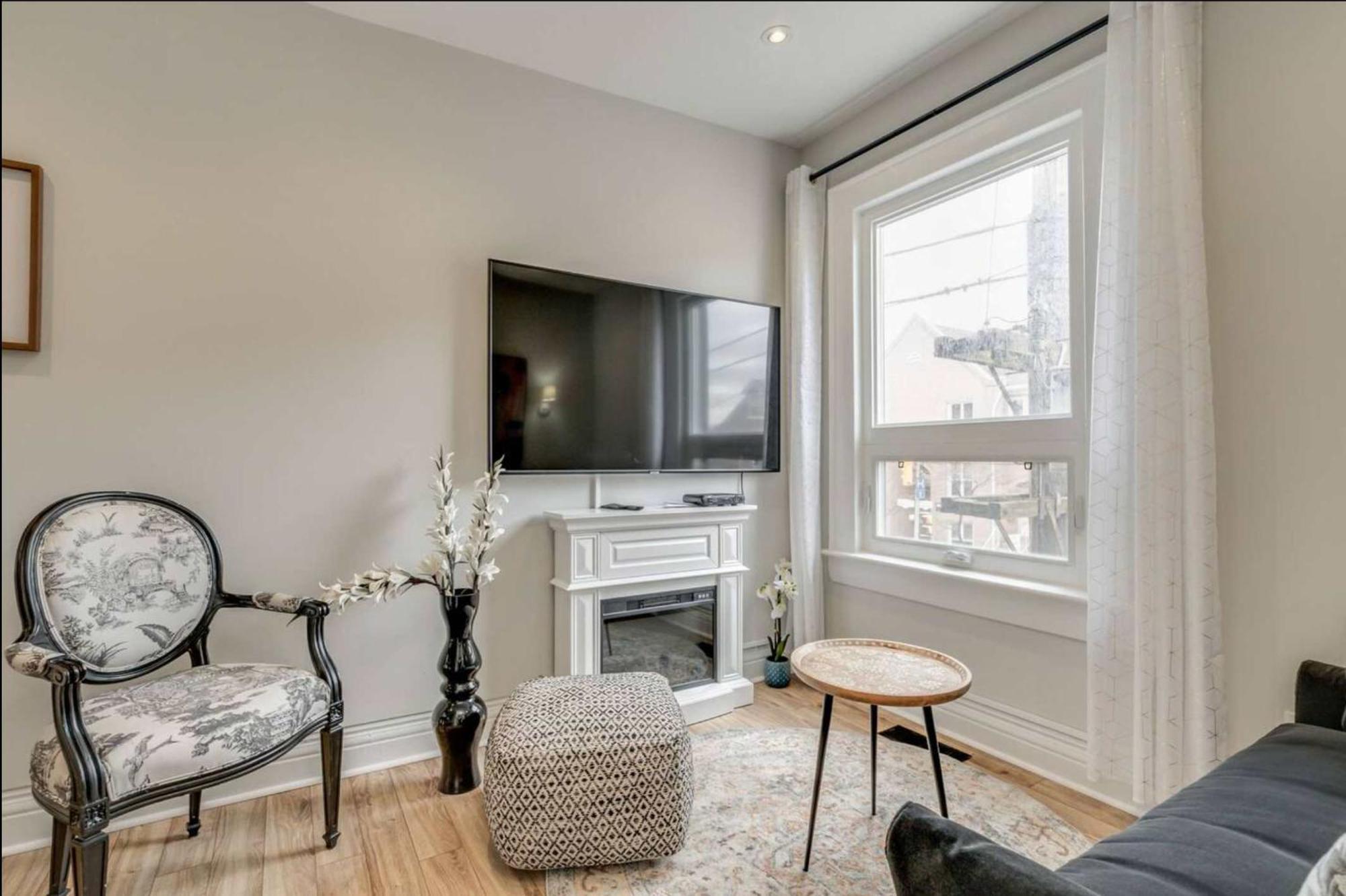 Casa Queen - Unique 2br In Leslieville * Toronto