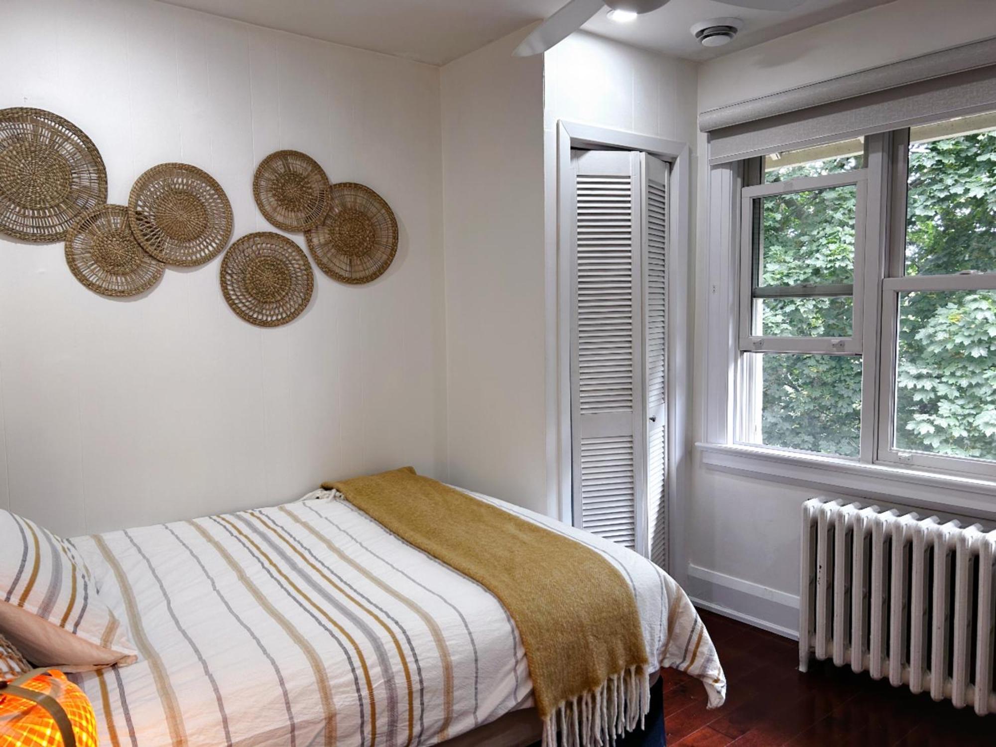 Central Area Double-bed Toronto