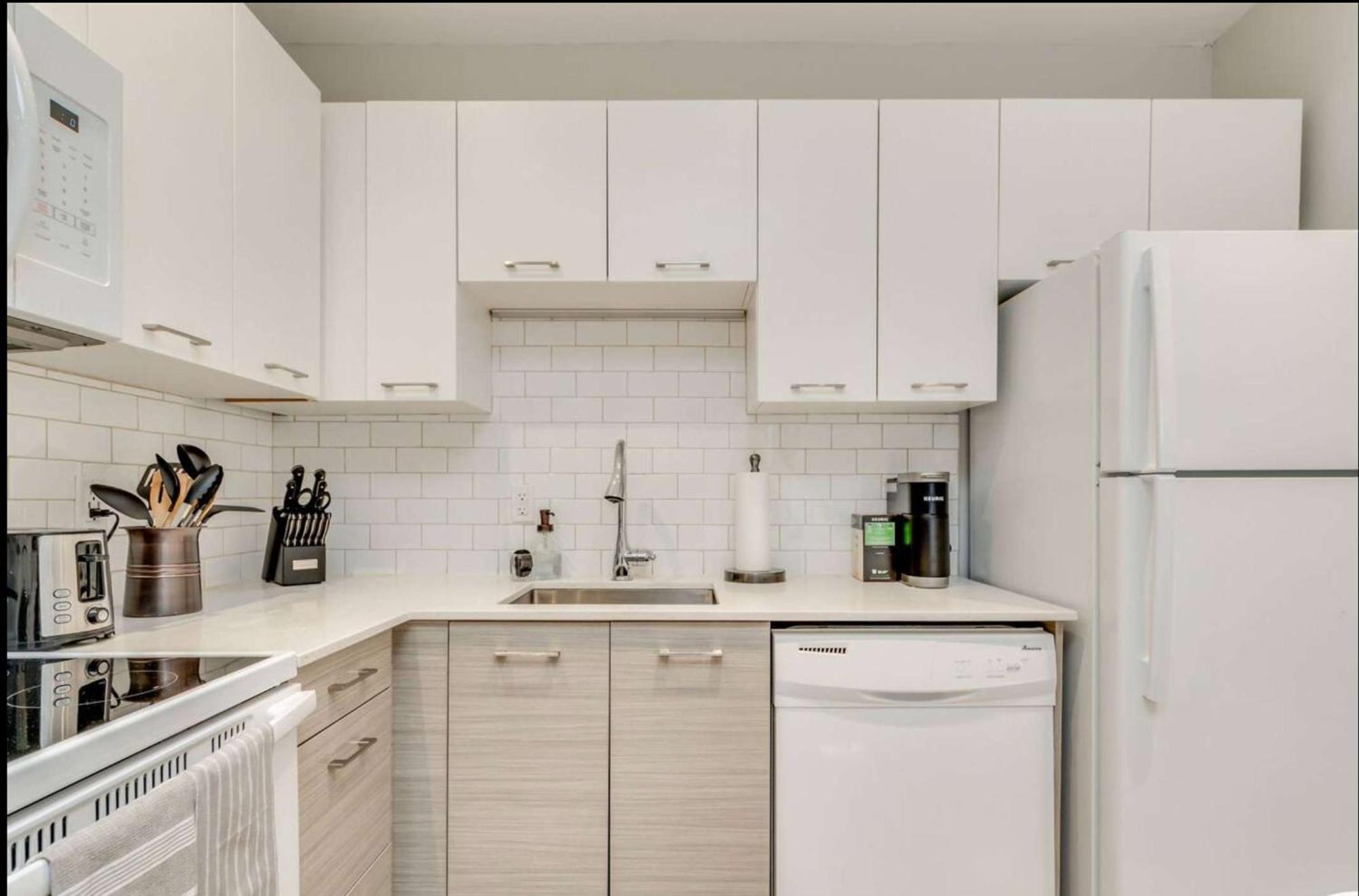 Casa Queen - Unique 2br In Leslieville Hotel Toronto