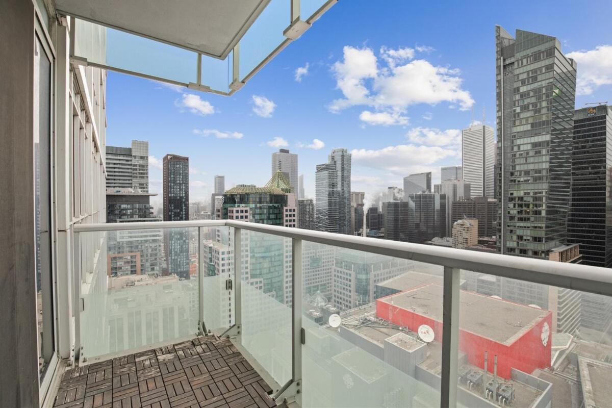 2 Bed 2 Bath Cn-tower And Lakeviews- Parking Apartment
