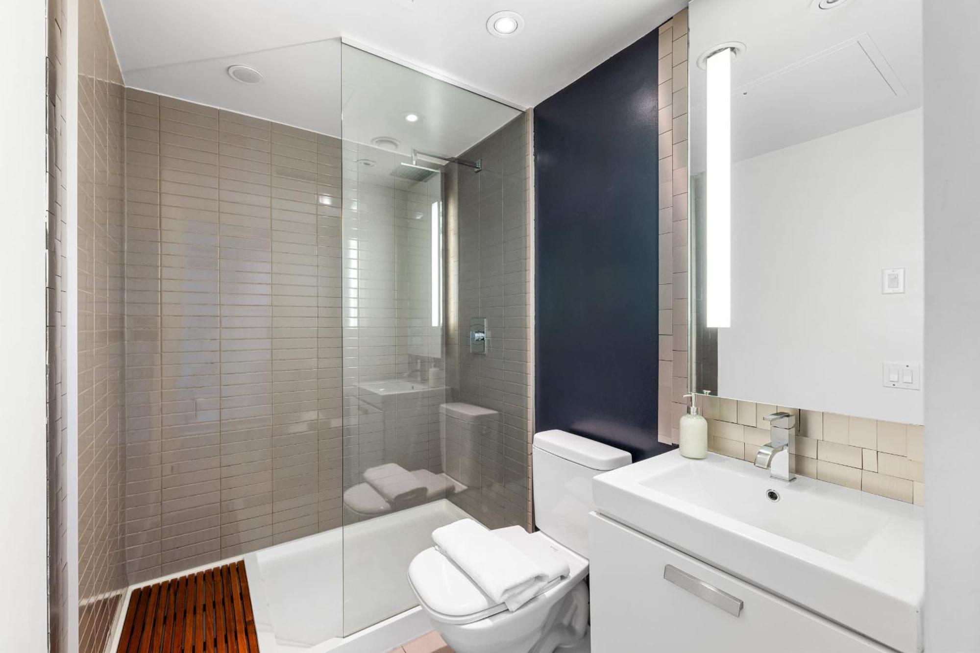 Apartment King St W Haven Steps To Gourmet Dining *