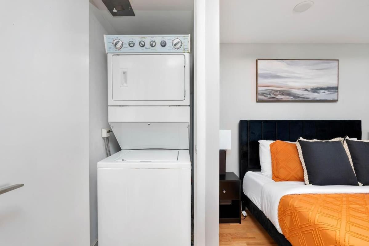 Apartment Netflix And Chill By The Waterfront Downtown Toronto