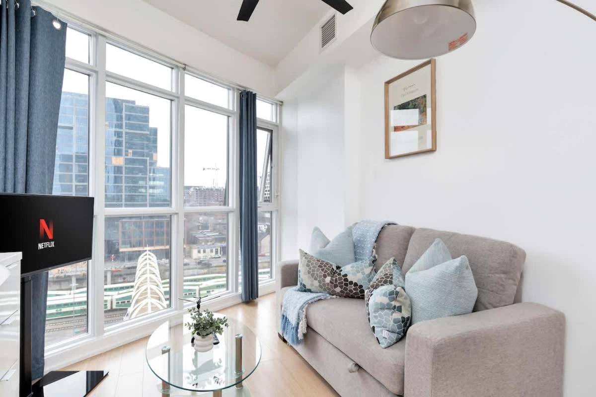 Bright In Prime Downtown Location *