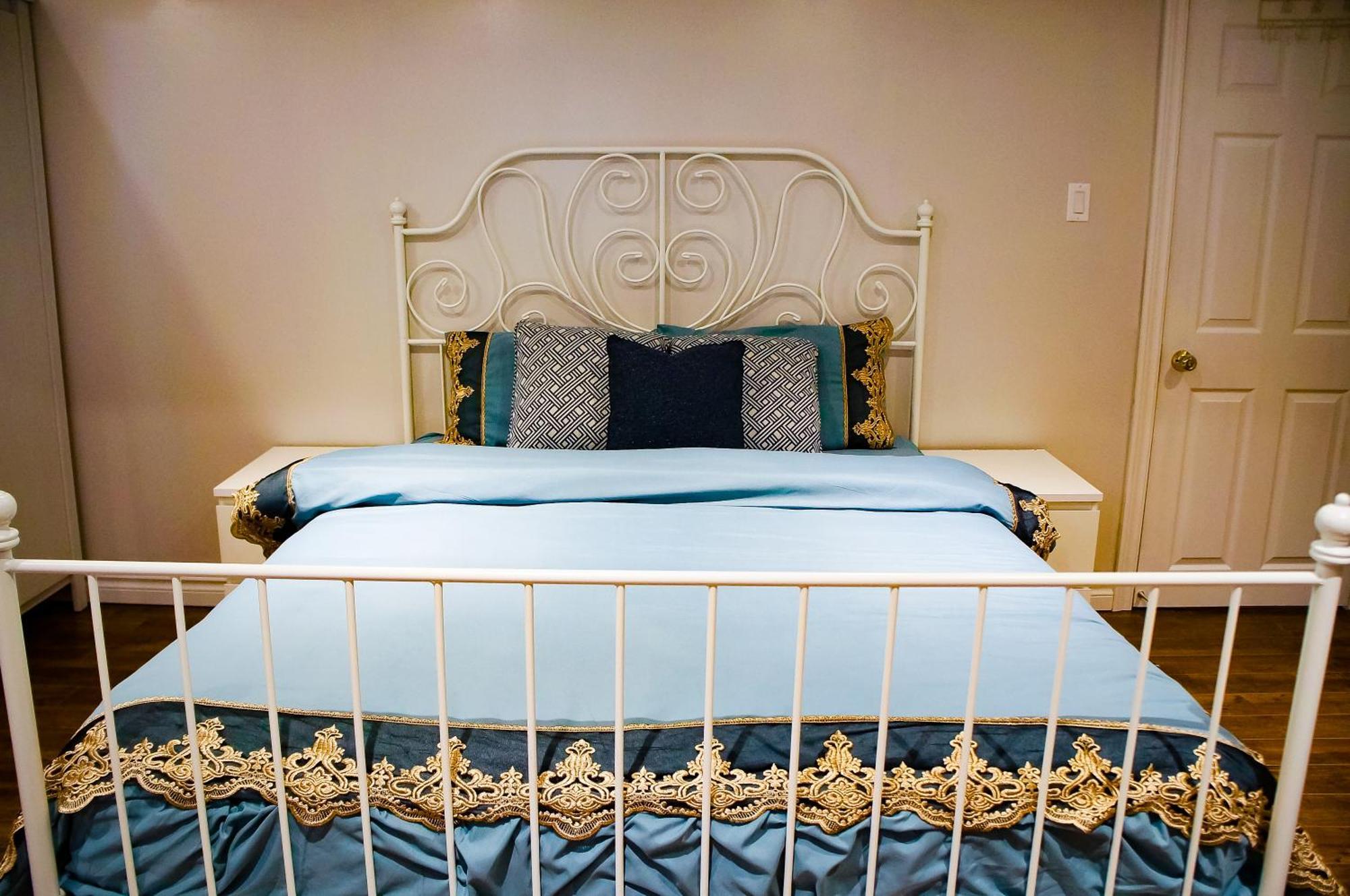 Cozy Bedroom Near Subway Station, Free Parking