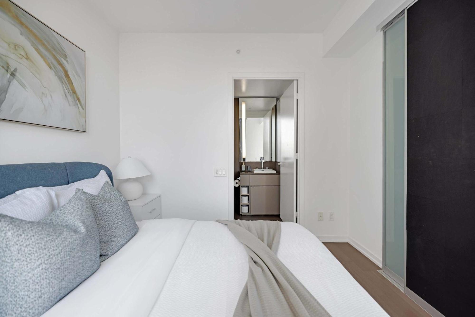Bright & Modern Suit Apartment