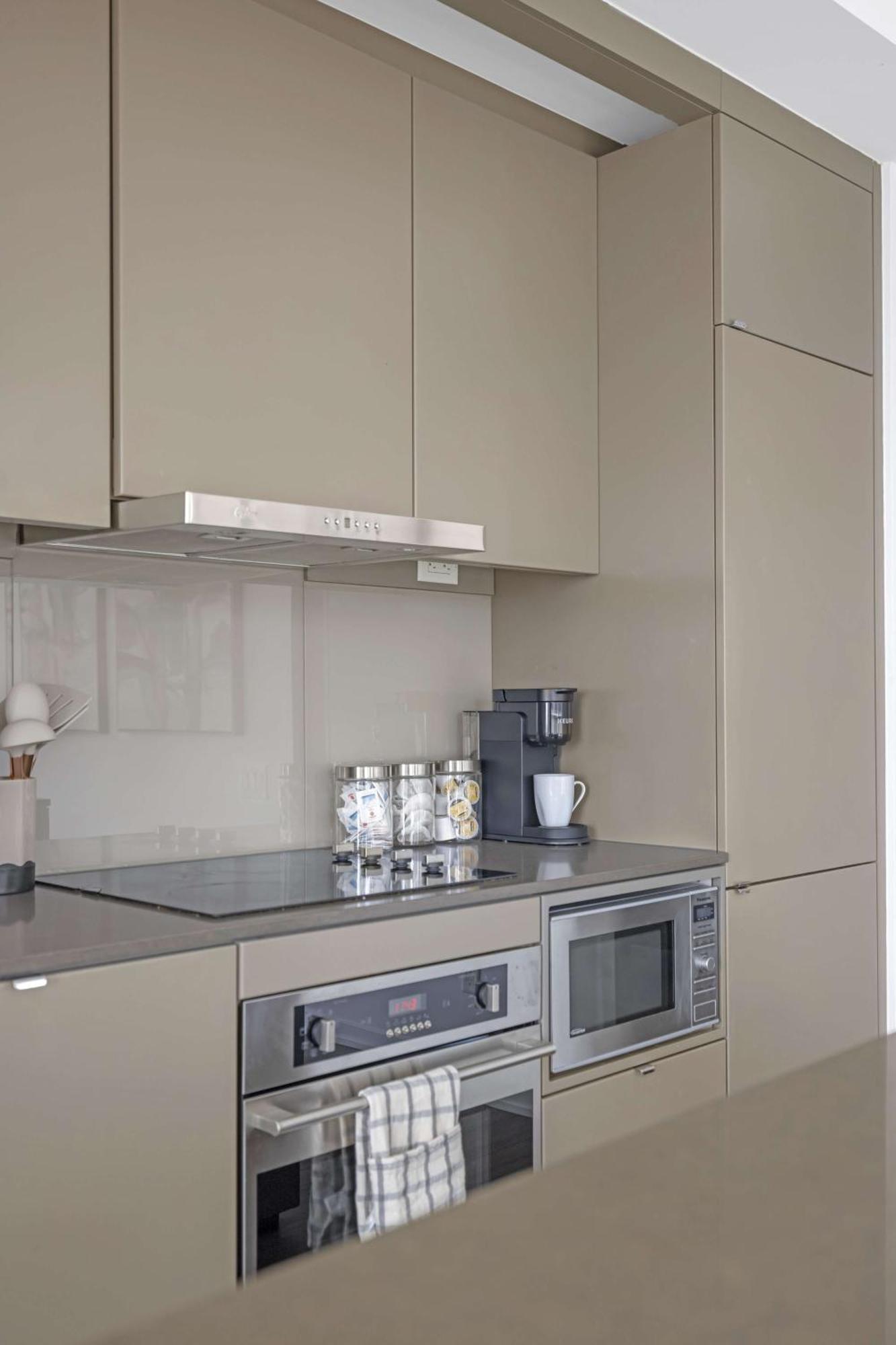Bright & Modern Suit Apartment *