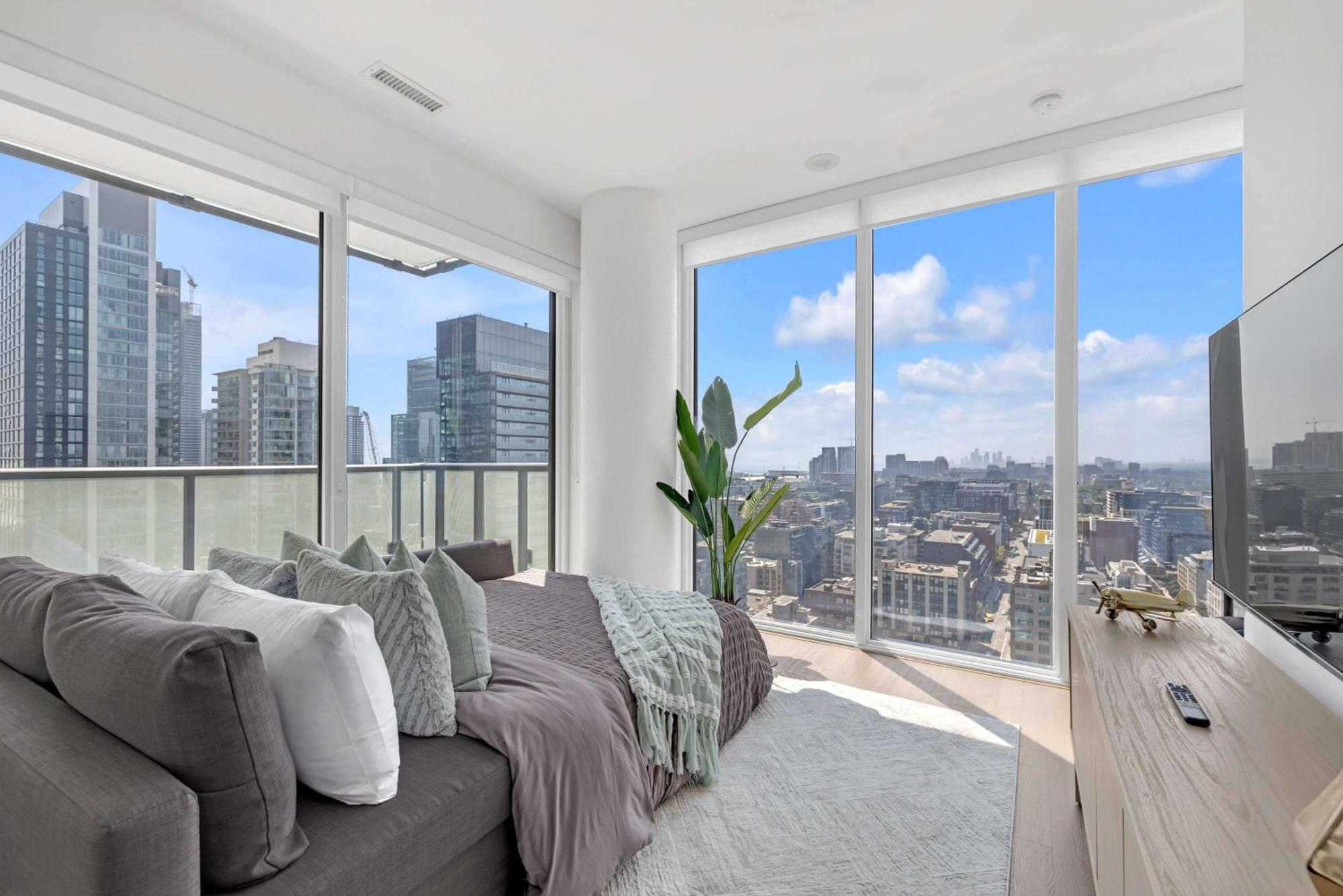 Bright & Modern Suit Apartment Toronto