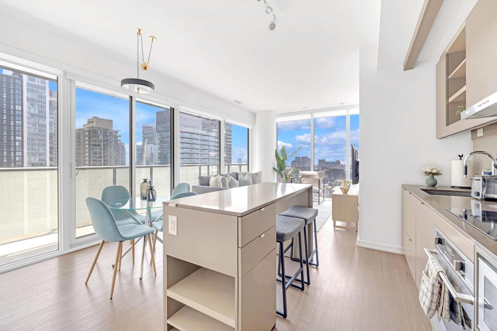 Bright & Modern Suit Apartment