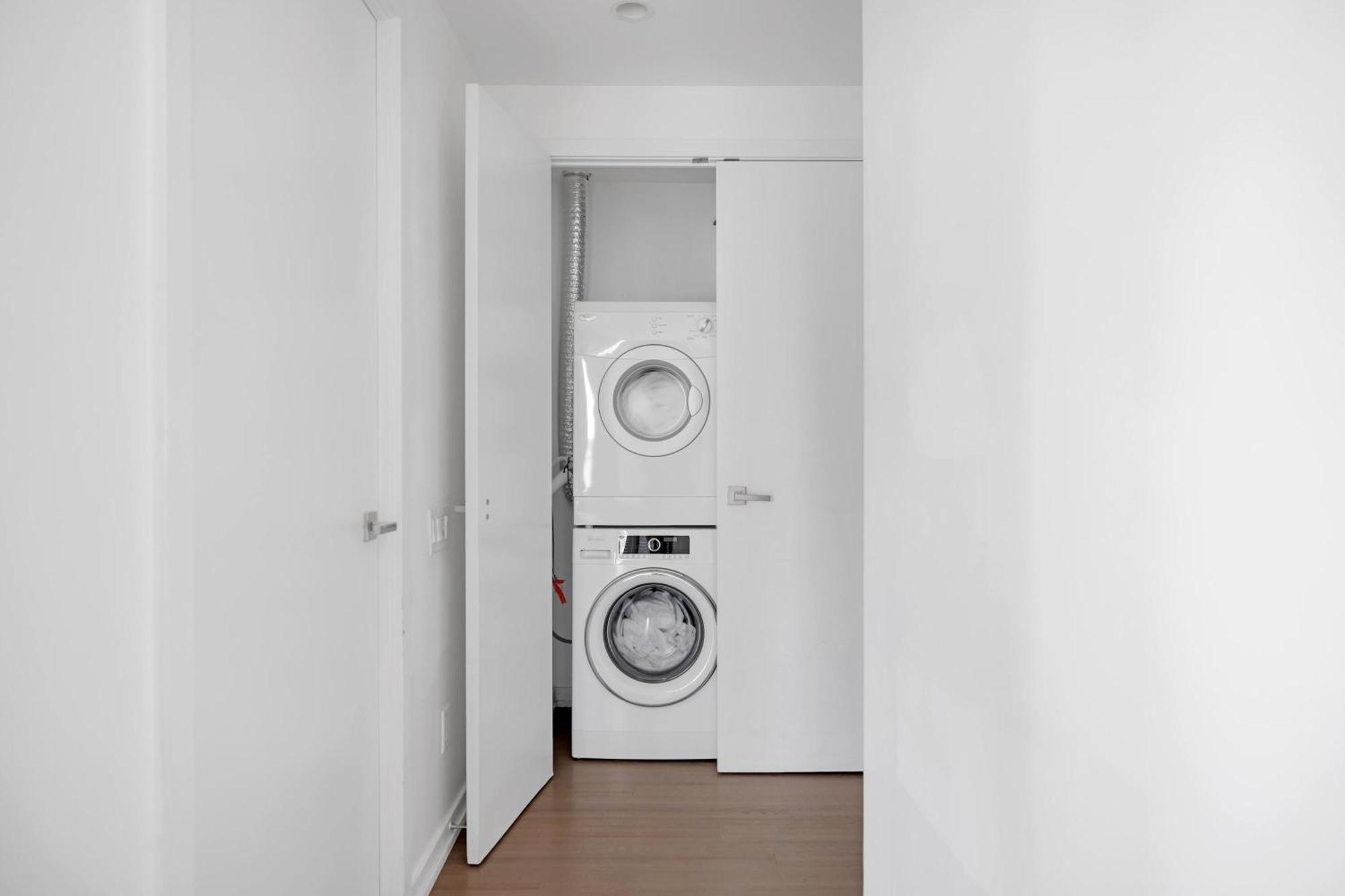 Bright & Modern Suit Apartment Toronto
