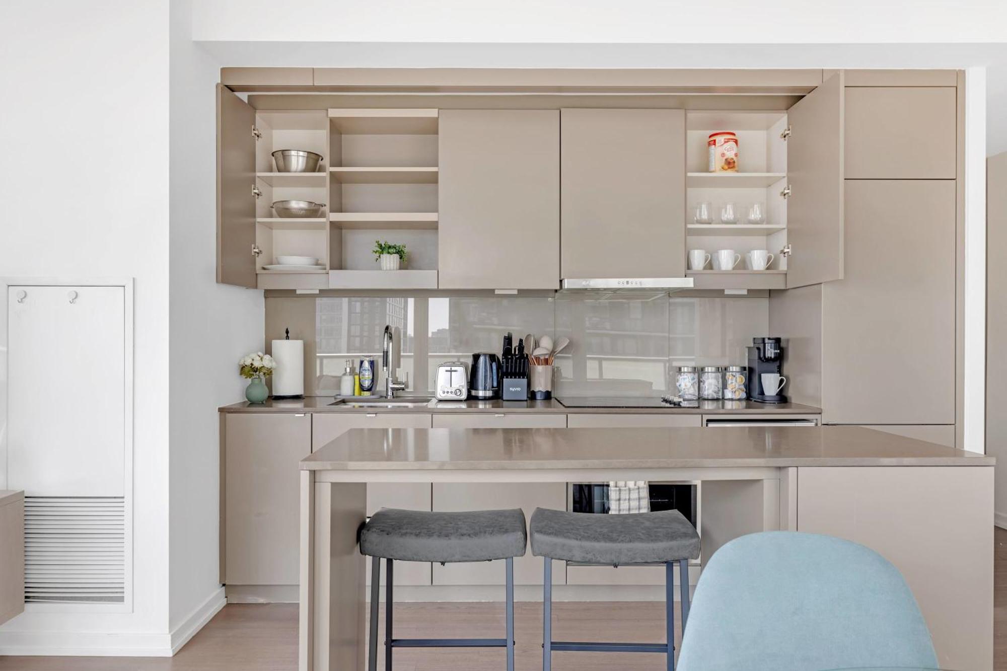 Bright & Modern Suit Apartment *