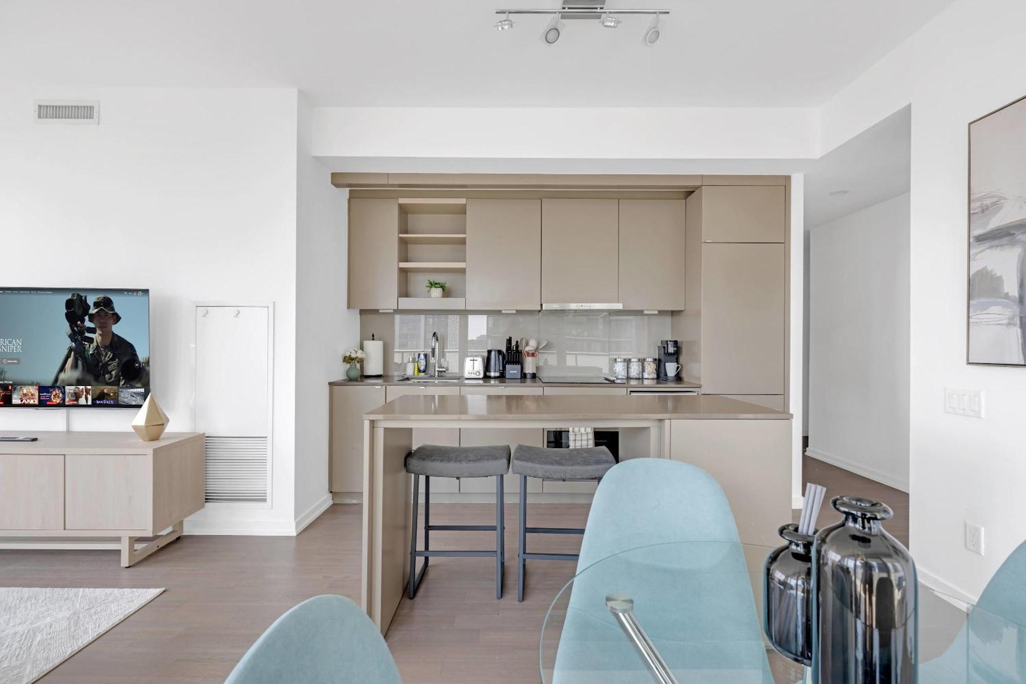 Bright & Modern Suit Apartment Toronto