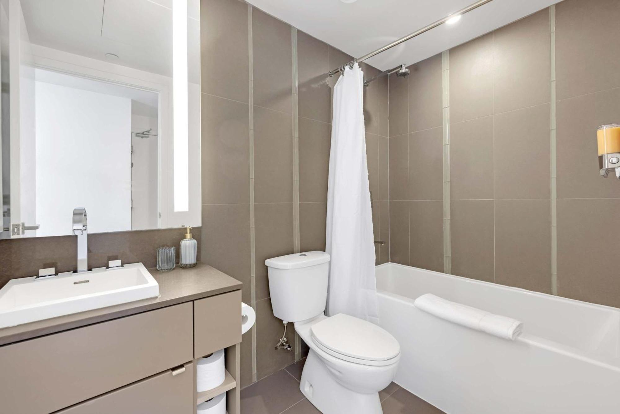 Apartment Bright & Modern Suit