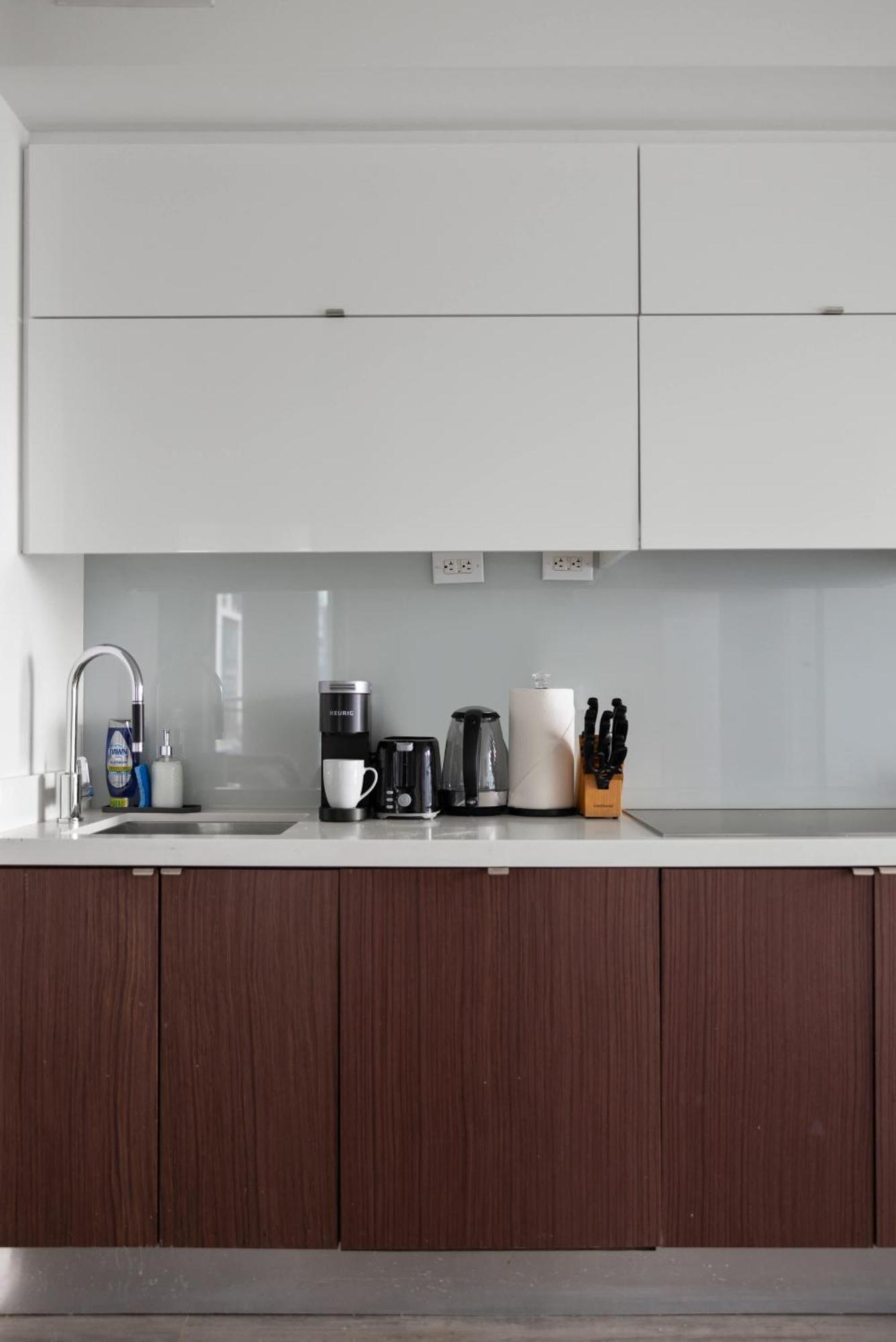 Elegant 3br W Parking In Apartment *