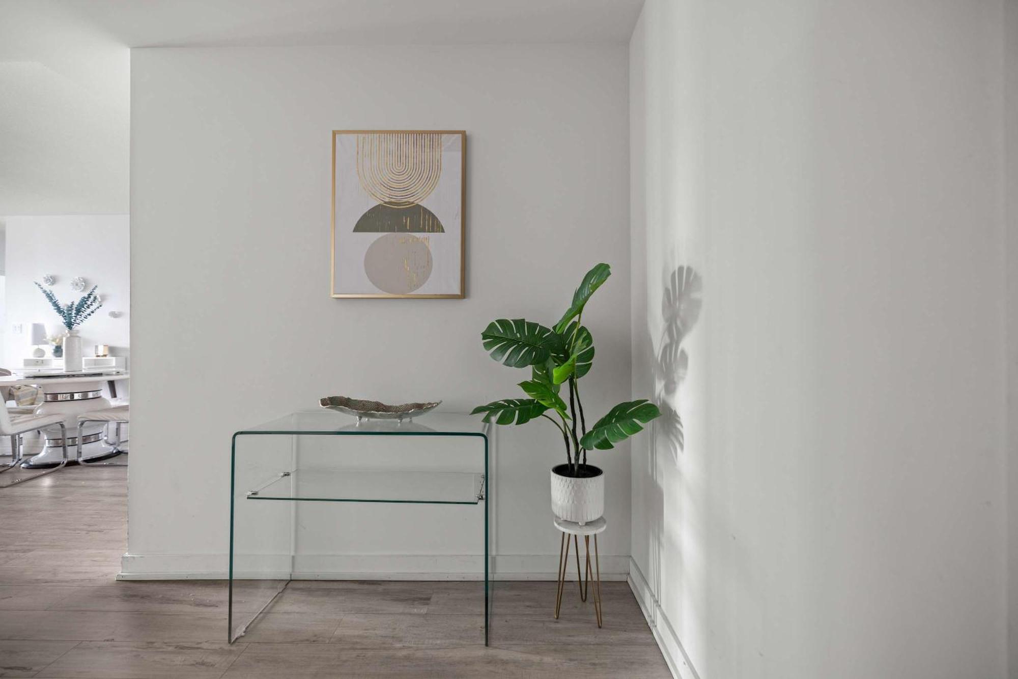 Elegant 3br W Parking In Apartment Toronto