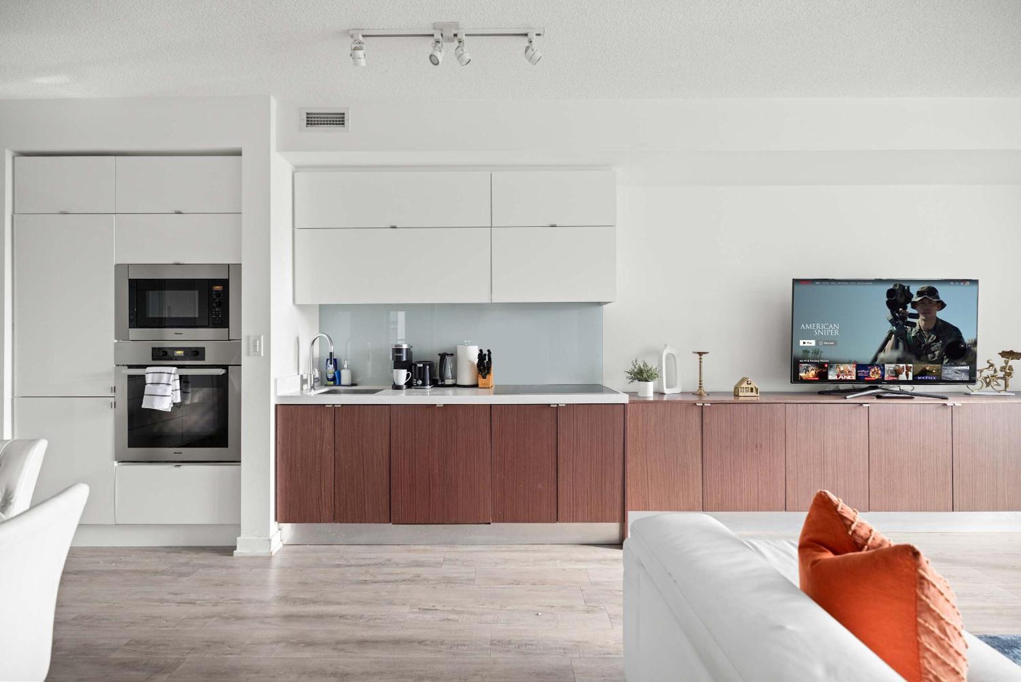 Apartment Elegant 3br W Parking In Toronto