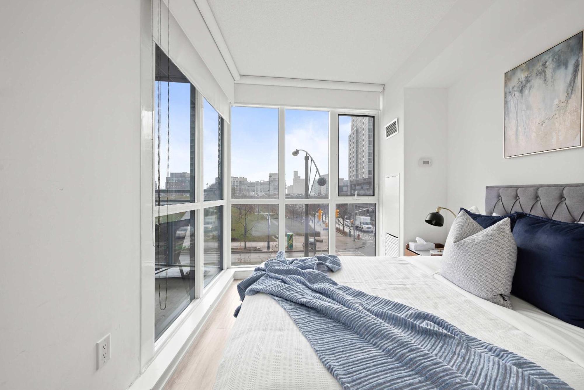 Elegant 3br W Parking In