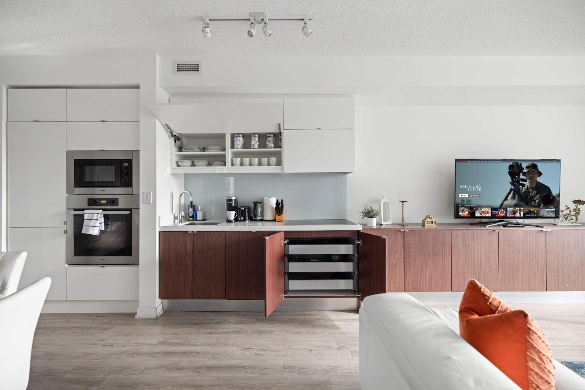Elegant 3br W Parking In *