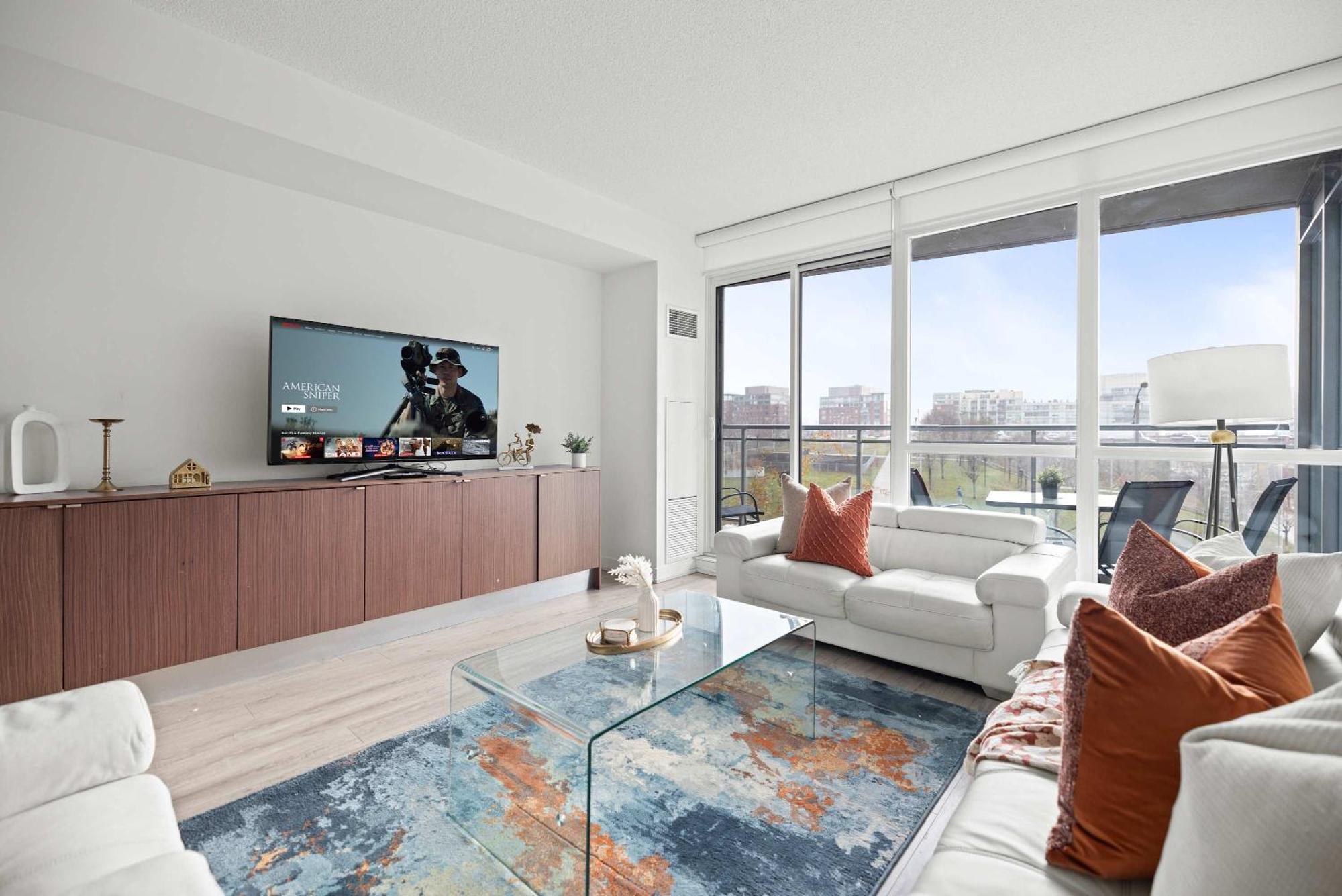 Apartment Elegant 3br W Parking In Toronto