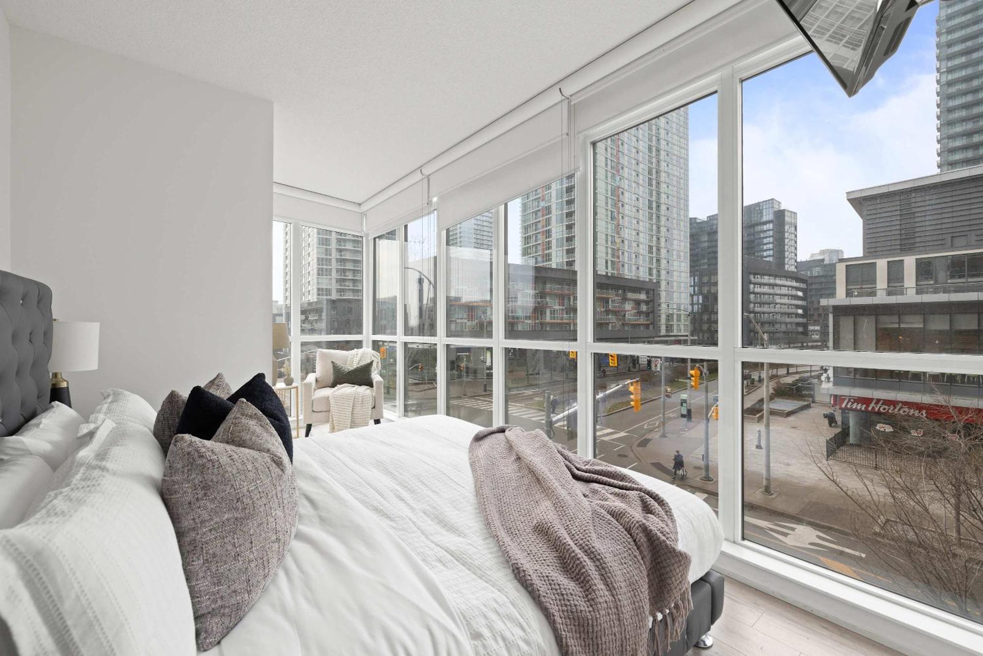 Elegant 3br W Parking In Apartment *