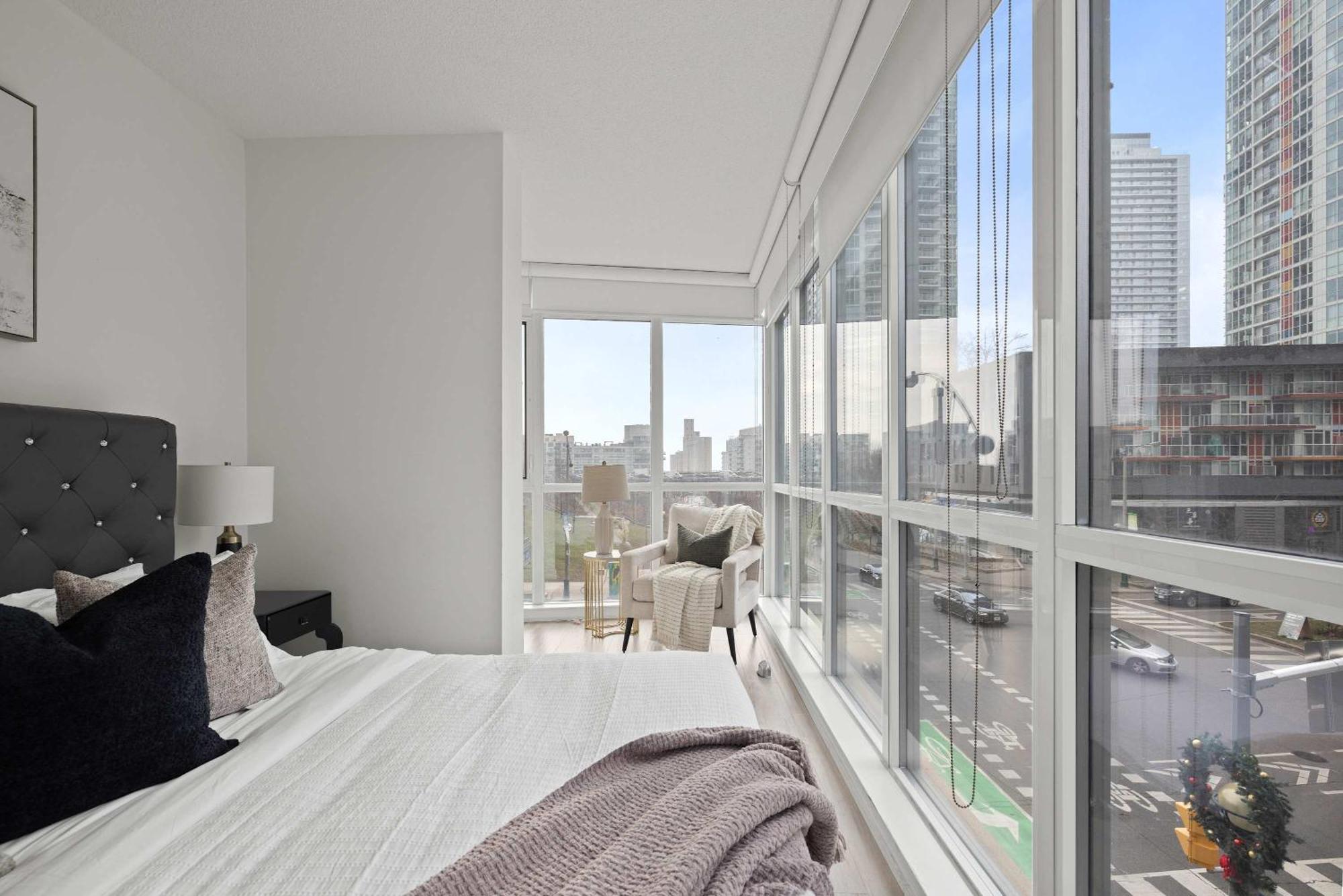 Apartment Elegant 3br W Parking In Toronto