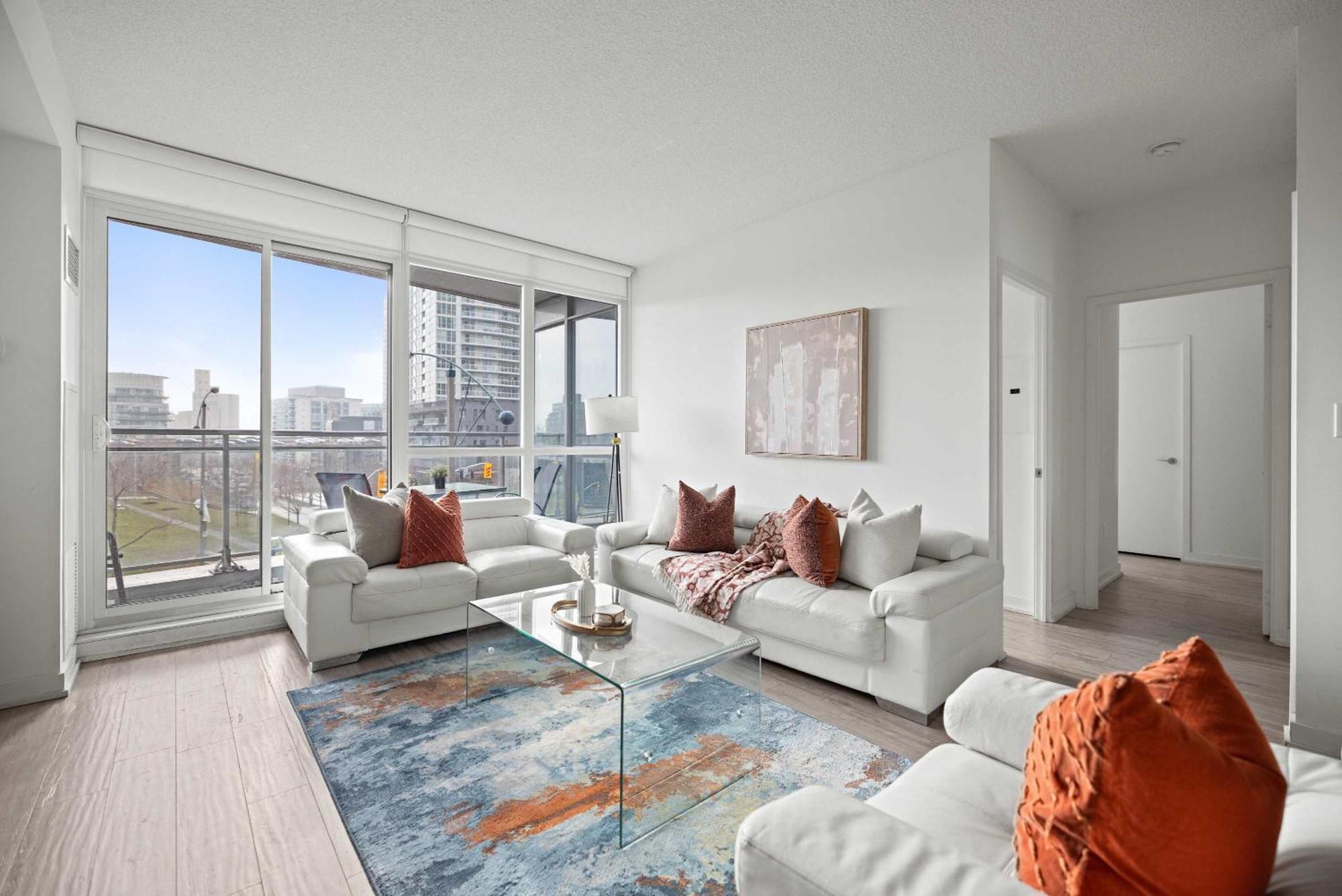 Elegant 3br W Parking In